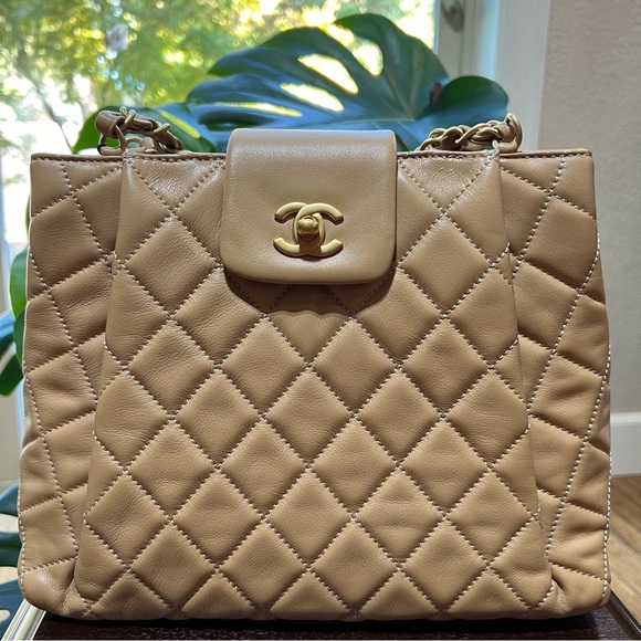 CHANEL Lambskin Small Quilted CC Tote Beige - Picture 5 of 15